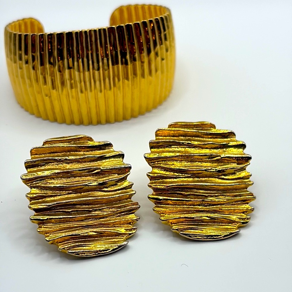 Vintage 80’s 24Kt Gold Plated Textured Cuff Bracelet and Clip on Earrings Set